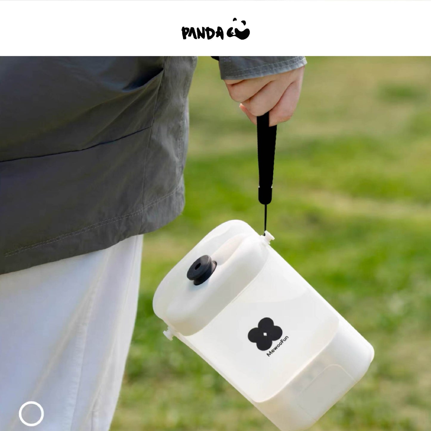 QS10WH Dog Water Bottle - 400 ml Foldable squeeze with hand strap